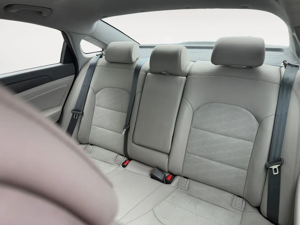 Hyundai Sonata photo 13