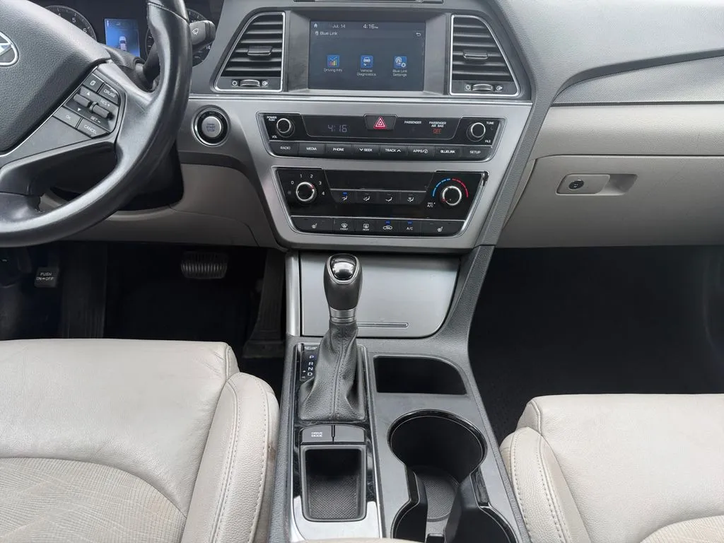 Hyundai Sonata photo 11
