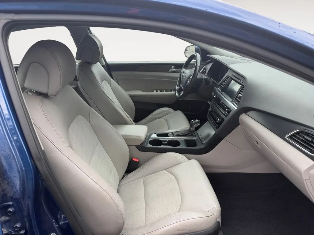 Hyundai Sonata photo 15