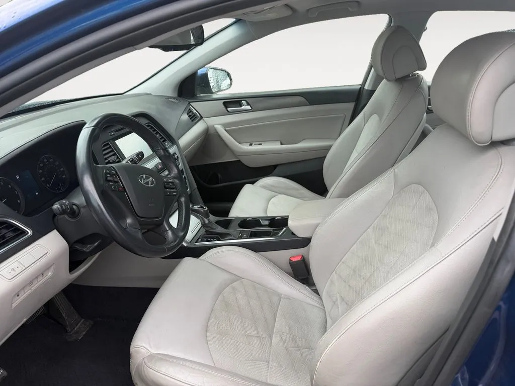 Hyundai Sonata photo 9