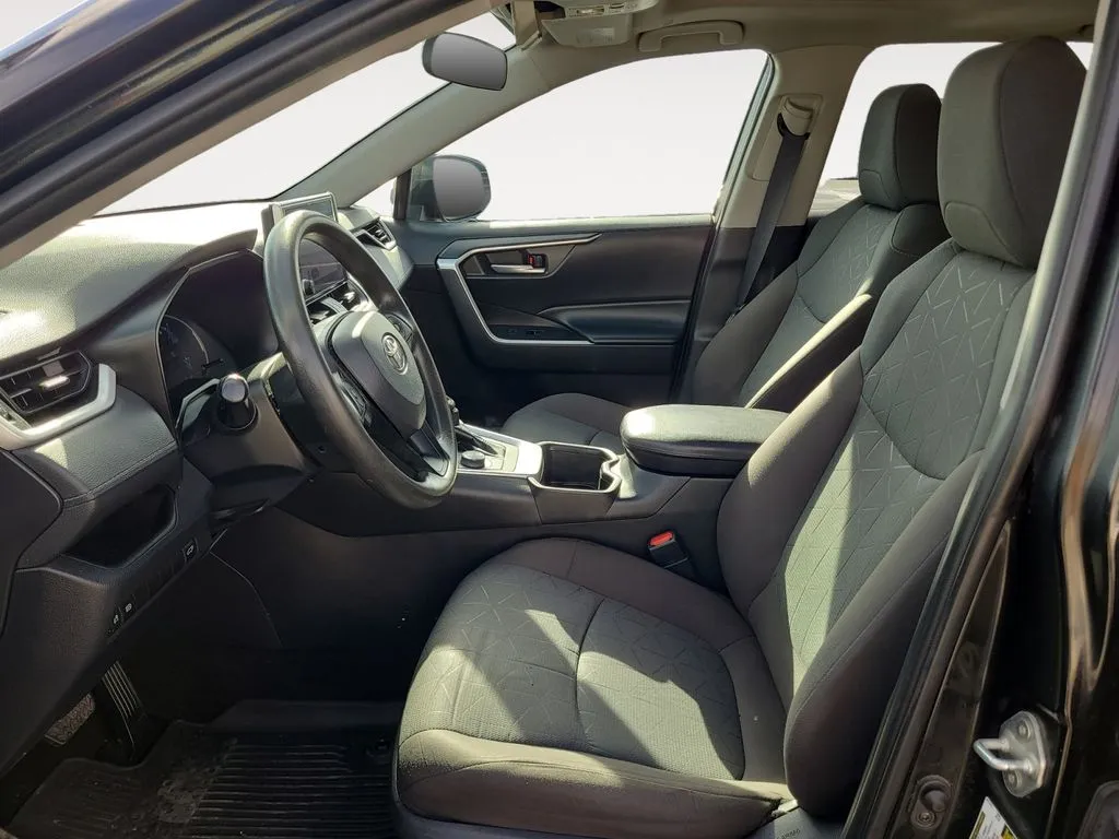 Toyota RAV4 photo 9