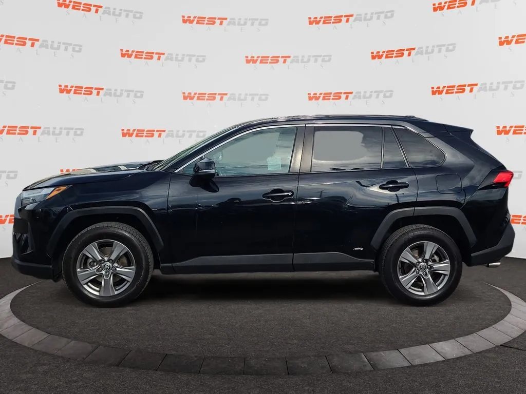 Toyota RAV4 photo 2