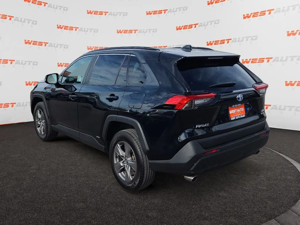 Toyota RAV4 photo 3