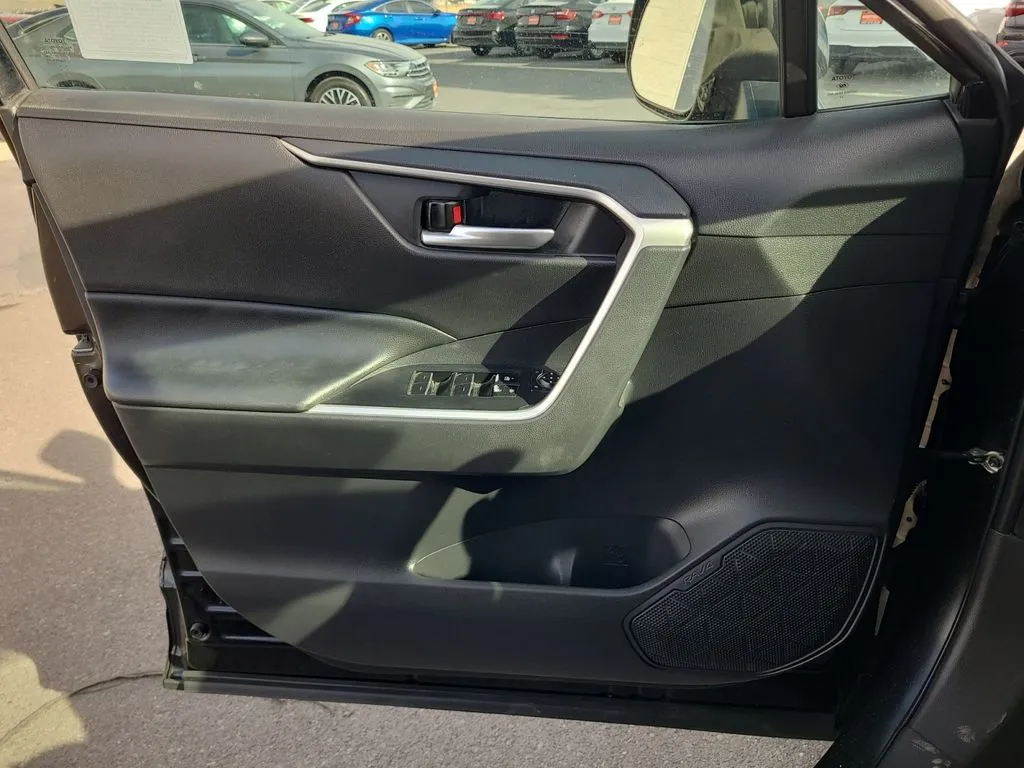 Toyota RAV4 photo 18
