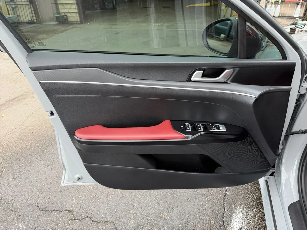 Kia K5 photo 19
