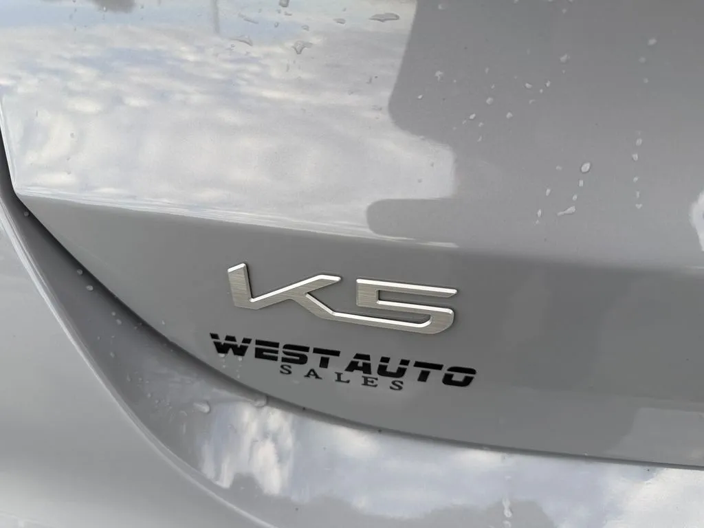 Kia K5 photo 30