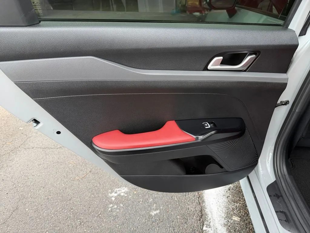 Kia K5 photo 28