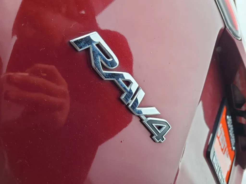 Toyota RAV4 photo 18