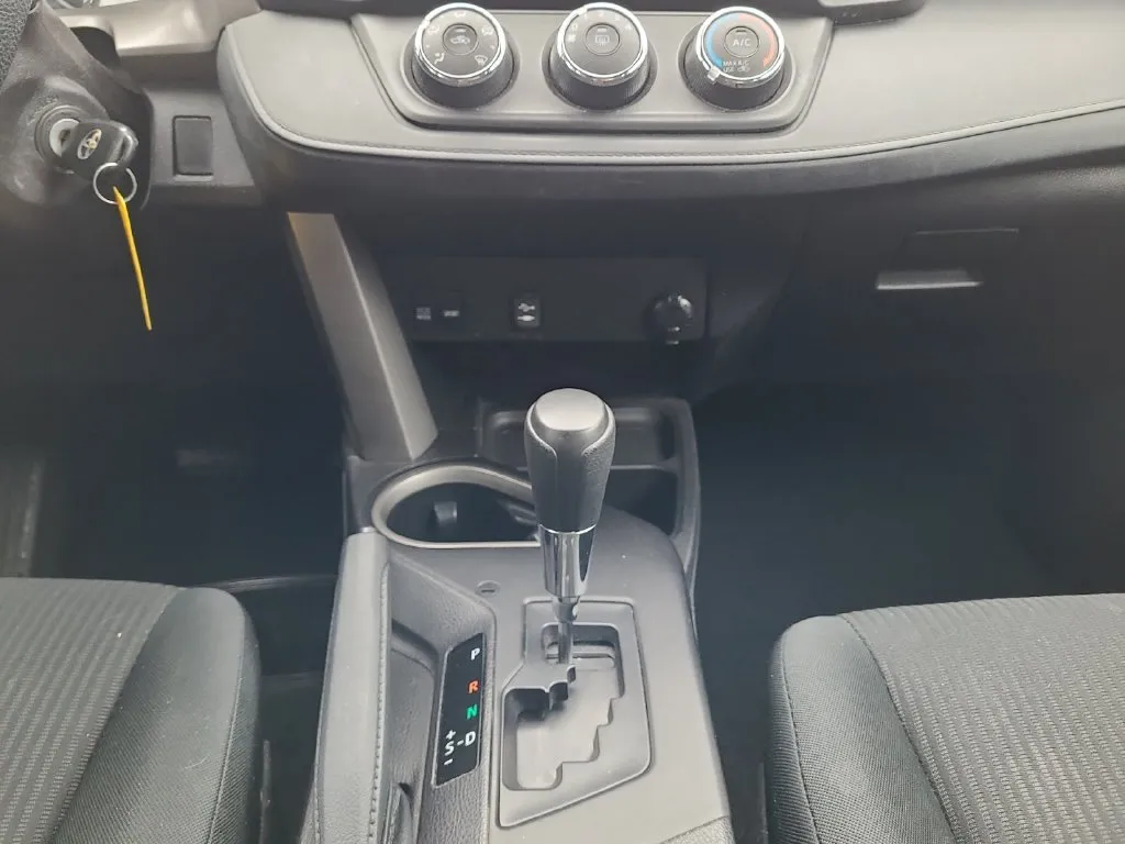 Toyota RAV4 photo 11