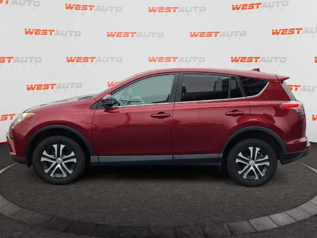 Toyota RAV4 photo 2