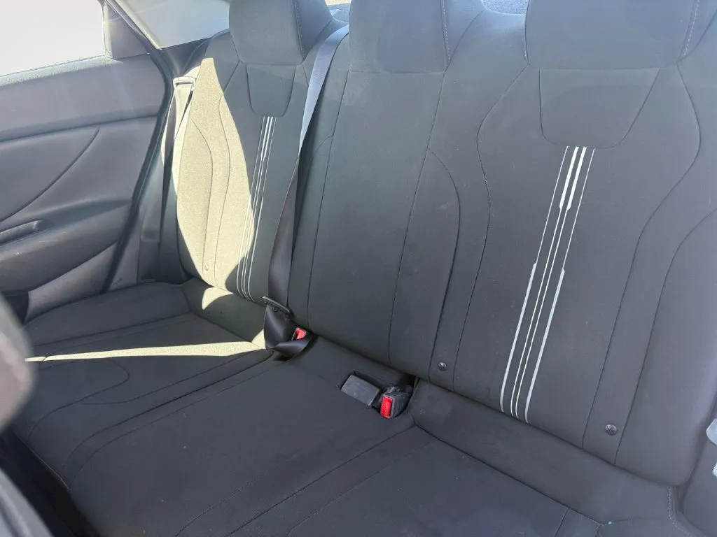 Hyundai Elantra photo 13