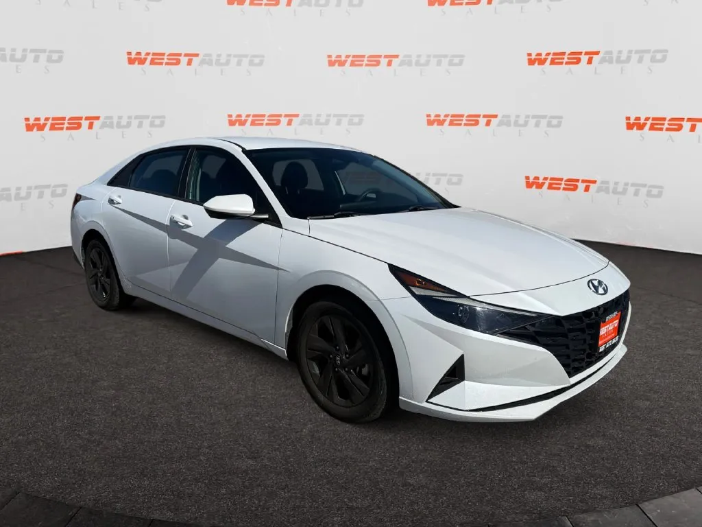 Hyundai Elantra photo 7