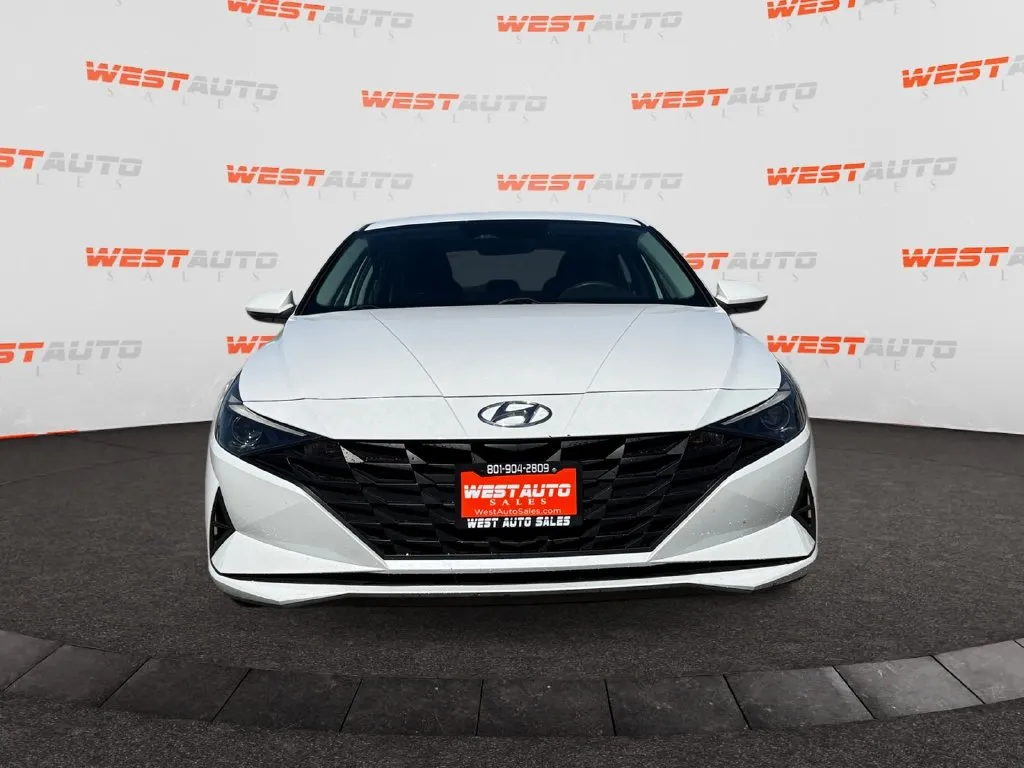 Hyundai Elantra photo 8