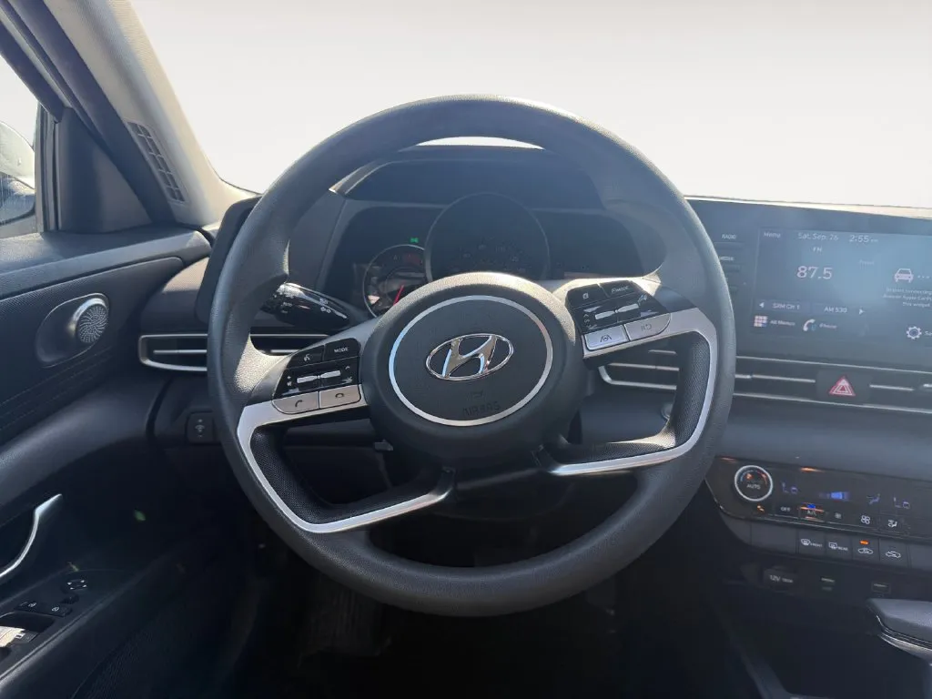 Hyundai Elantra photo 12