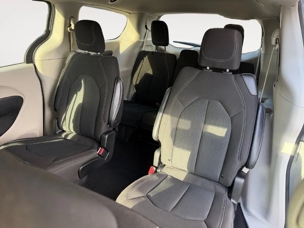 Chrysler Voyager photo 13