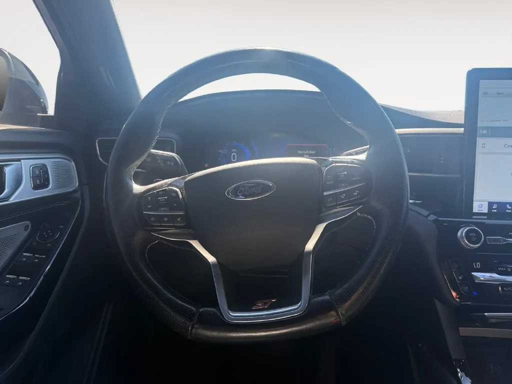 Ford Explorer photo 12