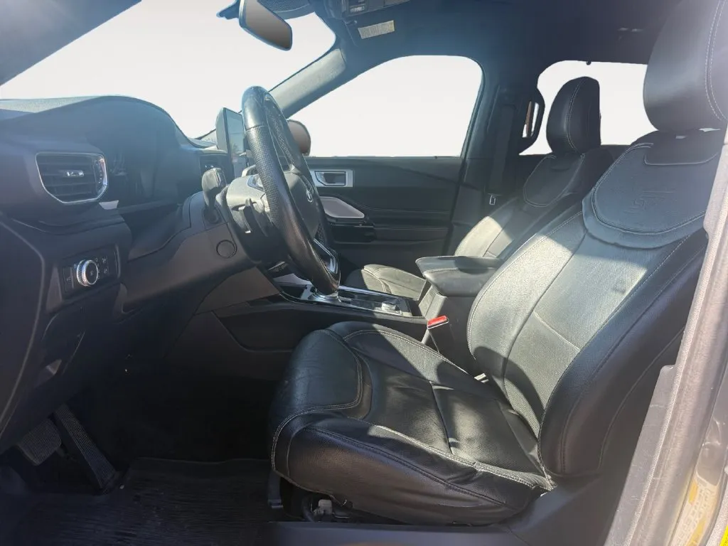Ford Explorer photo 9