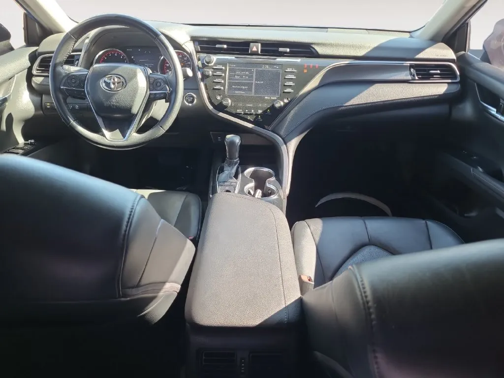 Toyota Camry photo 9