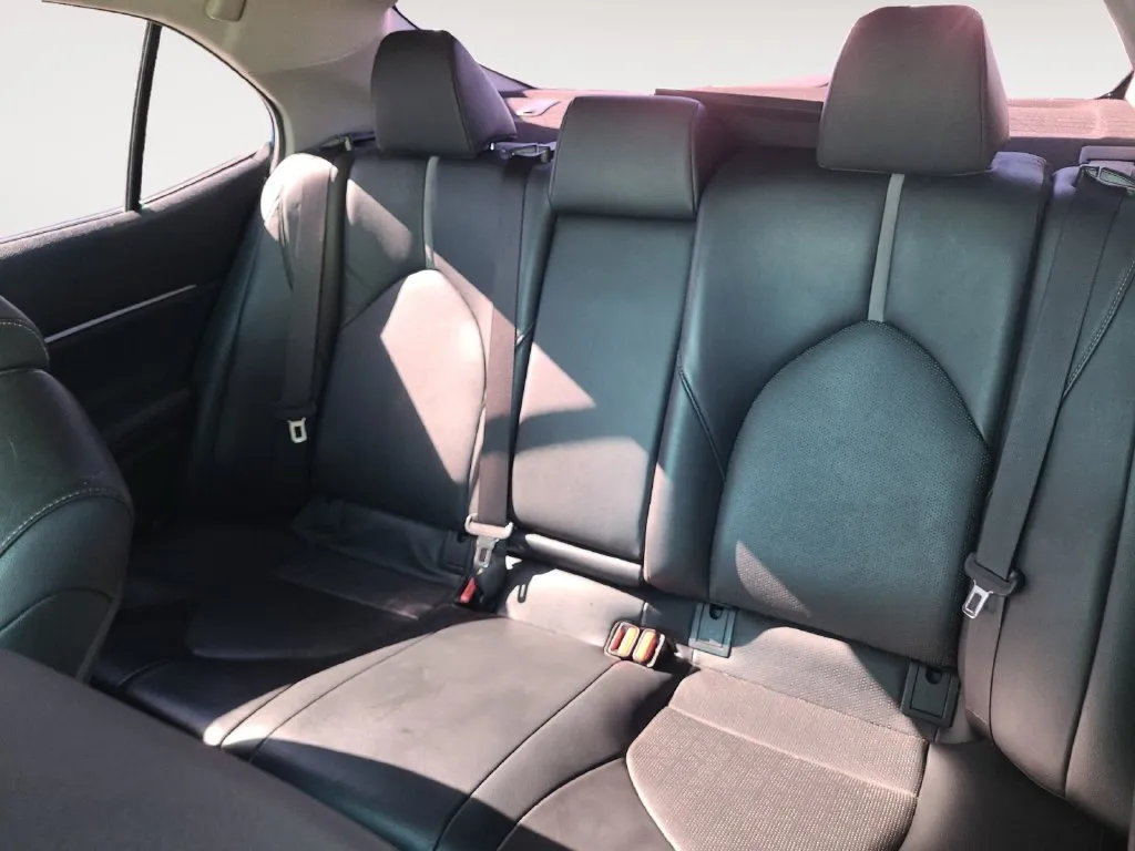 Toyota Camry photo 10