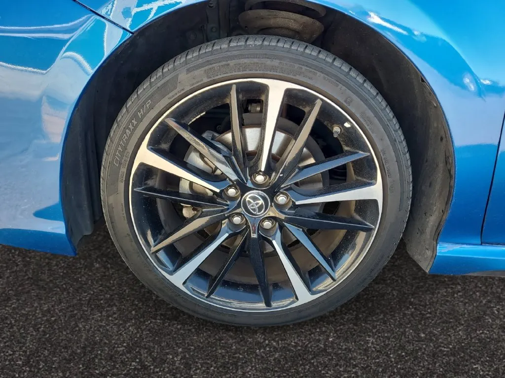Toyota Camry photo 11