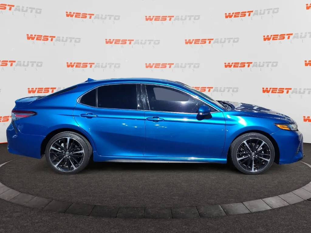 Toyota Camry photo 6