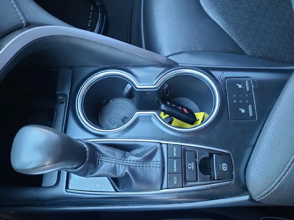 Toyota Camry photo 15