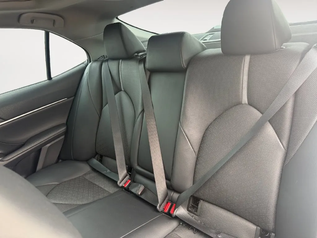 Toyota Camry photo 13