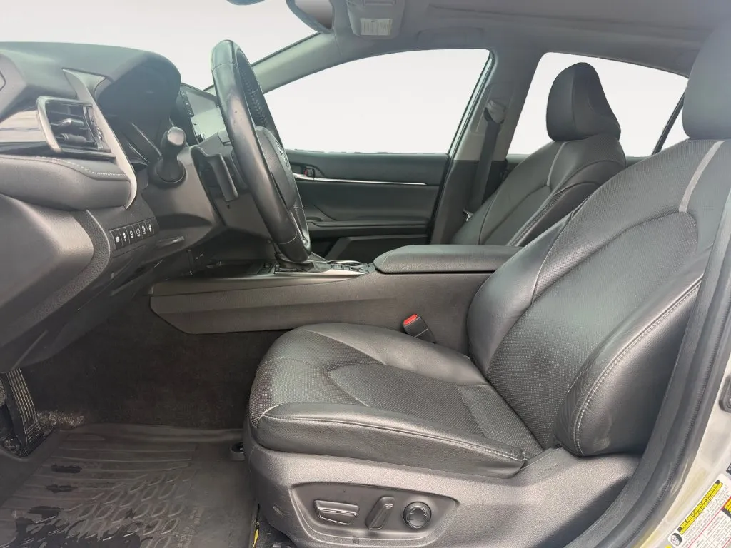 Toyota Camry photo 9