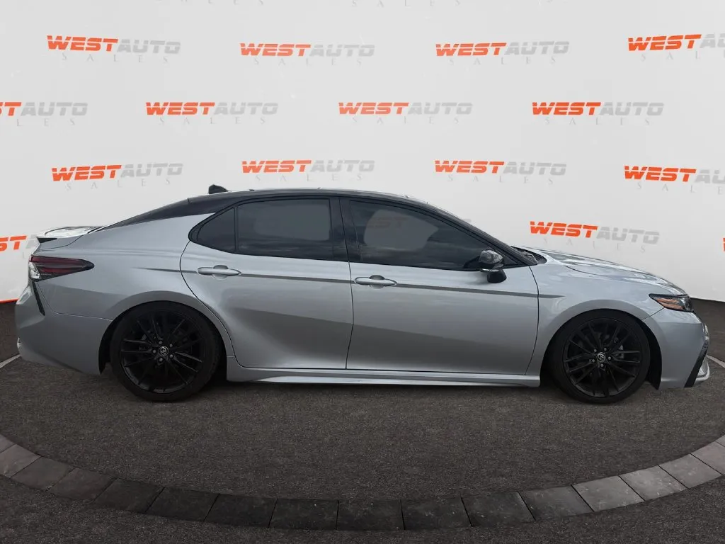 Toyota Camry photo 6