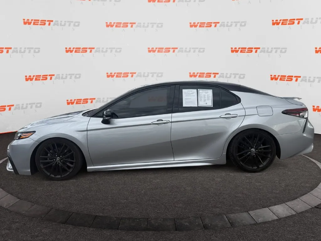 Toyota Camry photo 2