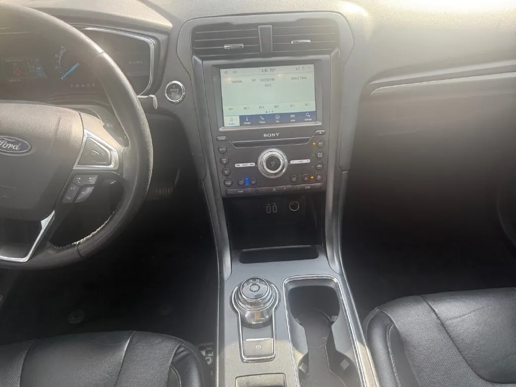 Ford Fusion photo 11