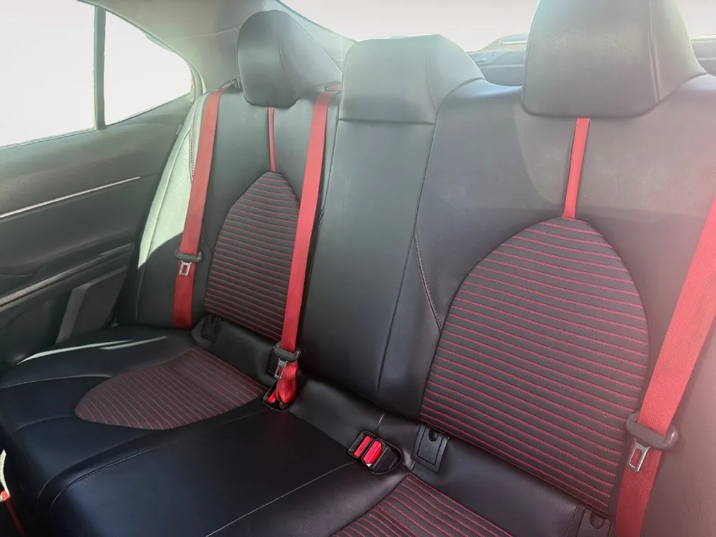 Toyota Camry photo 13
