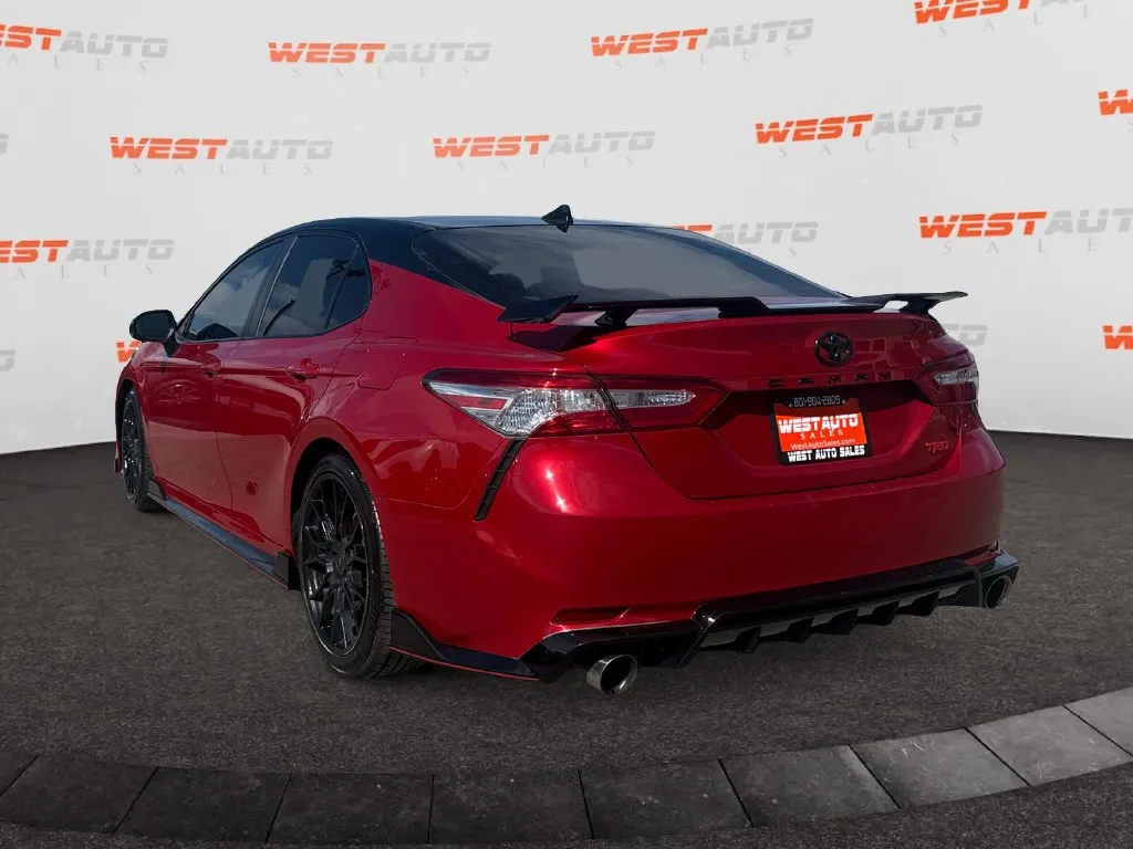 Toyota Camry photo 3