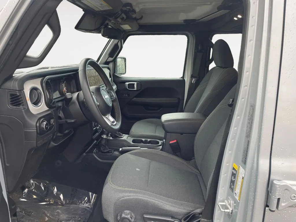 2024 Jeep Wrangler 4-Door Sahara - Photo 9