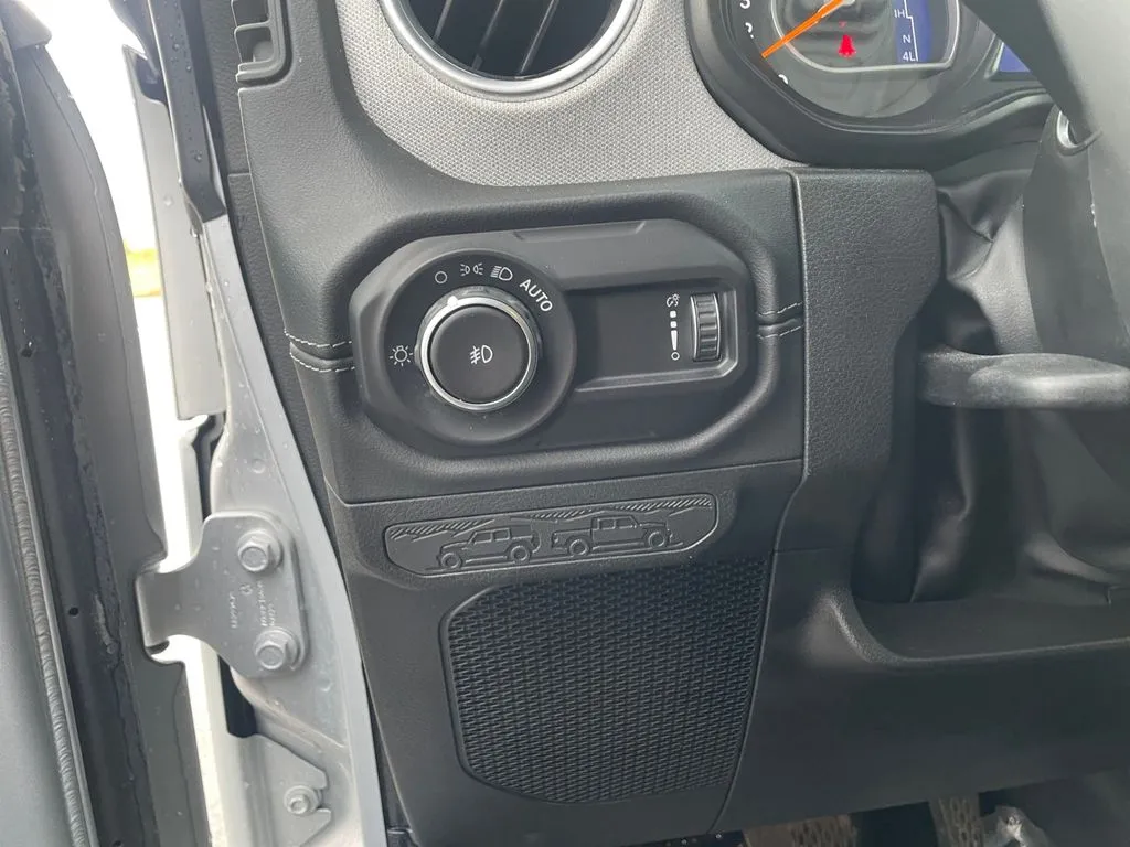 2024 Jeep Wrangler 4-Door Sahara - Photo 39