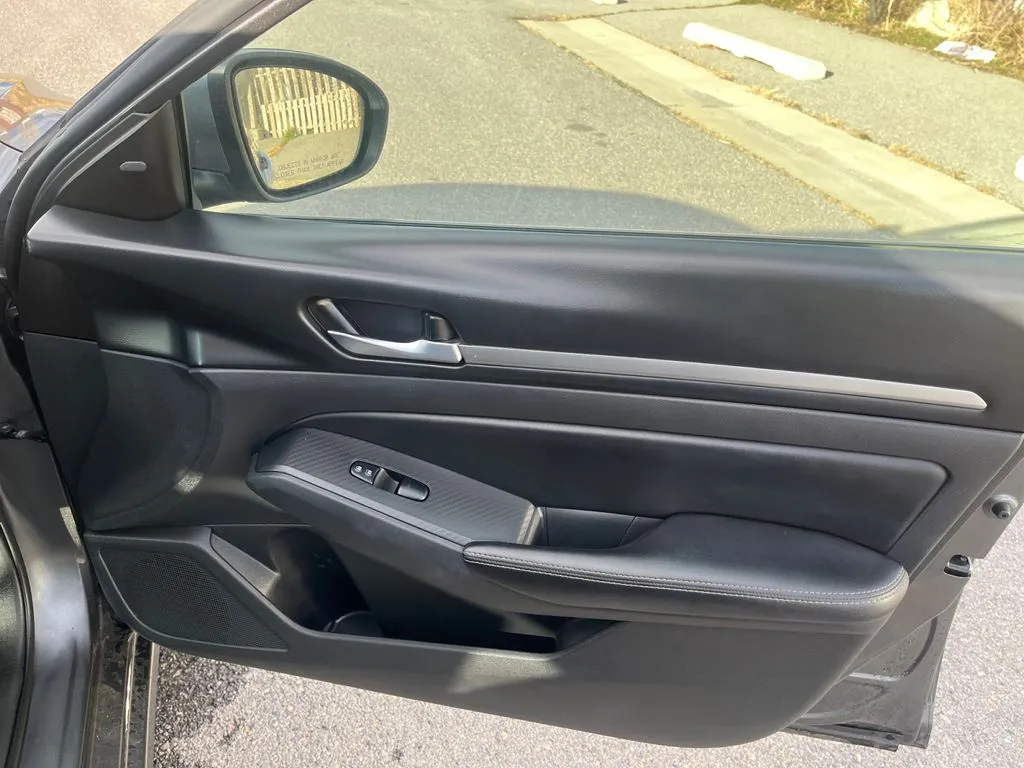 2022 Nissan Altima SV - Photo 17