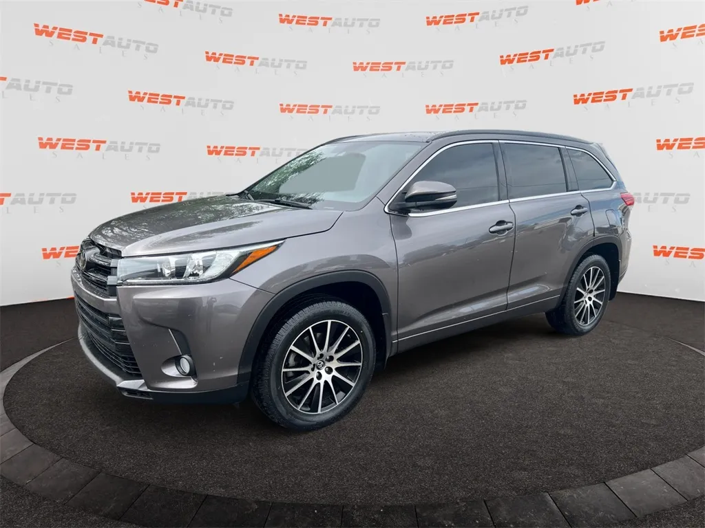 Gray 2018 Toyota Highlander SE for sale in Tooele, UT