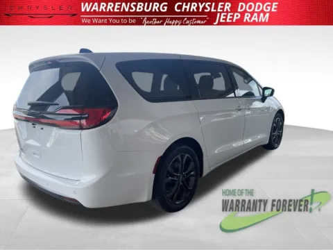 Photos of 2026 Chrysler Pacifica Select for sale in Warrensburg, MO at Warrensburg CDJR