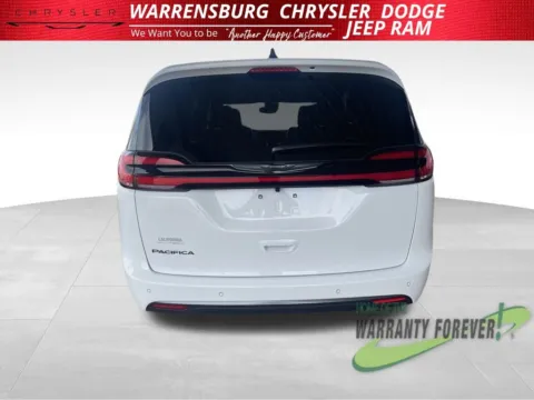 Another view of 2026 Chrysler Pacifica Select for sale in Warrensburg, MO at Warrensburg CDJR