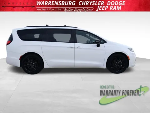 Photos of 2024 Chrysler Pacifica Touring L for sale in Warrensburg, MO at Warrensburg CDJR