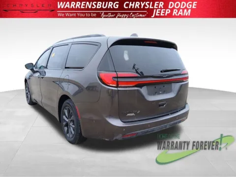Another view of 2021 Chrysler Pacifica Touring L for sale in Warrensburg, MO at Warrensburg CDJR