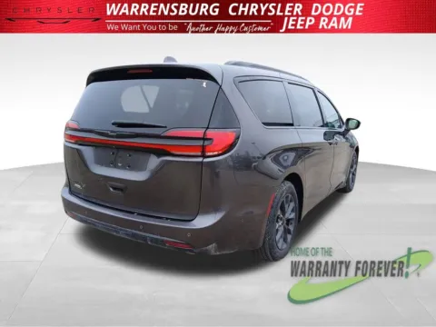 Photos of 2021 Chrysler Pacifica Touring L for sale in Warrensburg, MO at Warrensburg CDJR