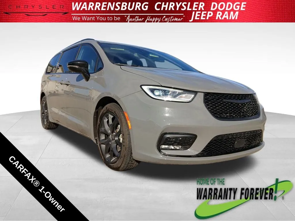 2025 Chrysler Pacifica Limited's photo