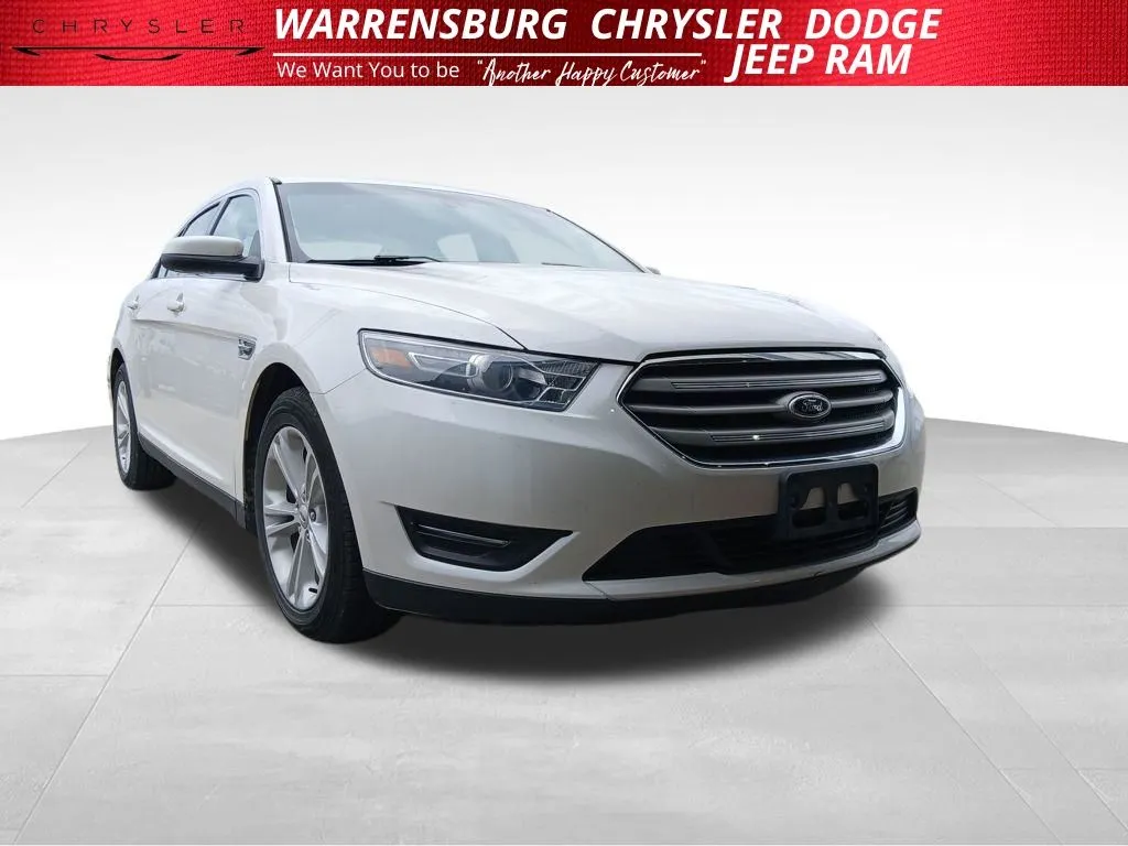 2015 Ford Taurus SEL's photo