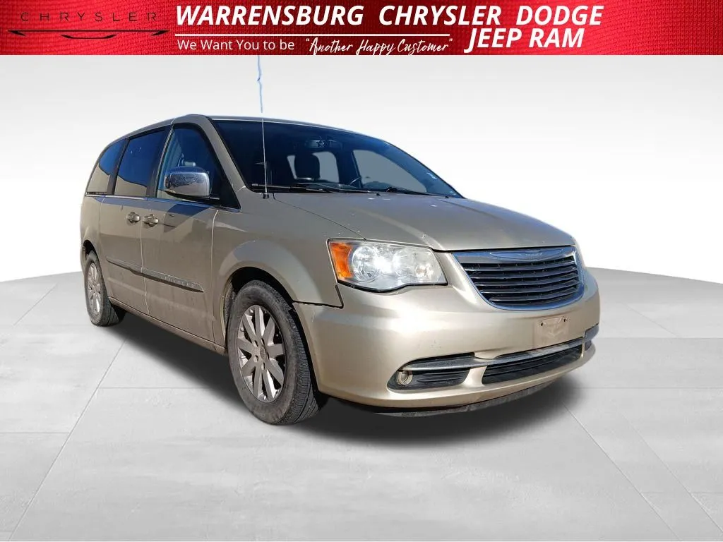 Used 2011 Chrysler Town & Country Touring-L with VIN 2A4RR8DGXBR704499 for sale in Kansas City