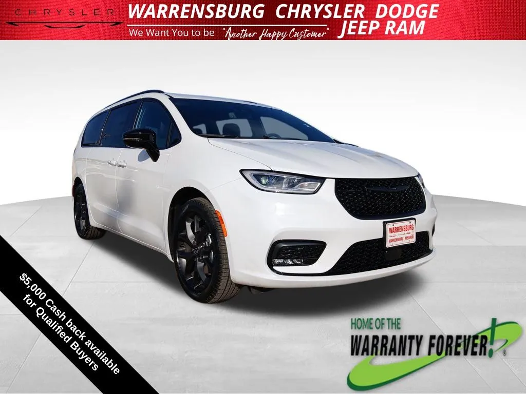 White 2026 Chrysler Pacifica Select for sale in Warrensburg, MO