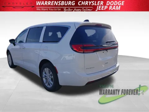 More photos of 2026 Chrysler Pacifica Select at Warrensburg CDJR, MO