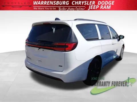 Photos of 2026 Chrysler Pacifica Select for sale in Warrensburg, MO at Warrensburg CDJR