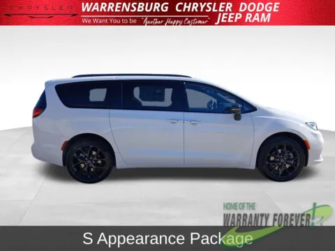 Photos of 2026 Chrysler Pacifica Select for sale in Warrensburg, MO at Warrensburg CDJR