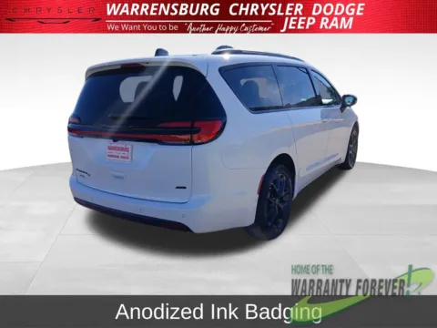 Another view of 2026 Chrysler Pacifica Select for sale in Warrensburg, MO at Warrensburg CDJR